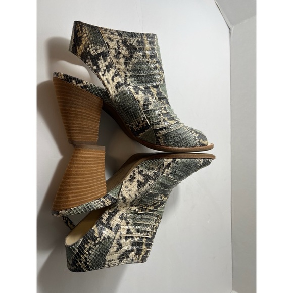 Paul Green Black and Gray Ankle Boots with Textured Sole - Picture 5 of 8